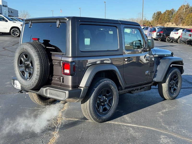 Jeep Wrangler Vehicle Full-screen Gallery Image 3