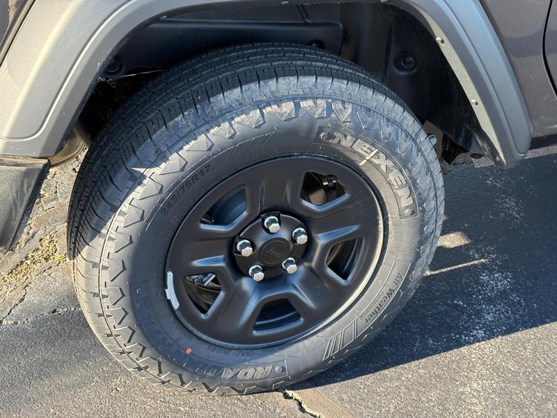 Jeep Wrangler Vehicle Full-screen Gallery Image 4