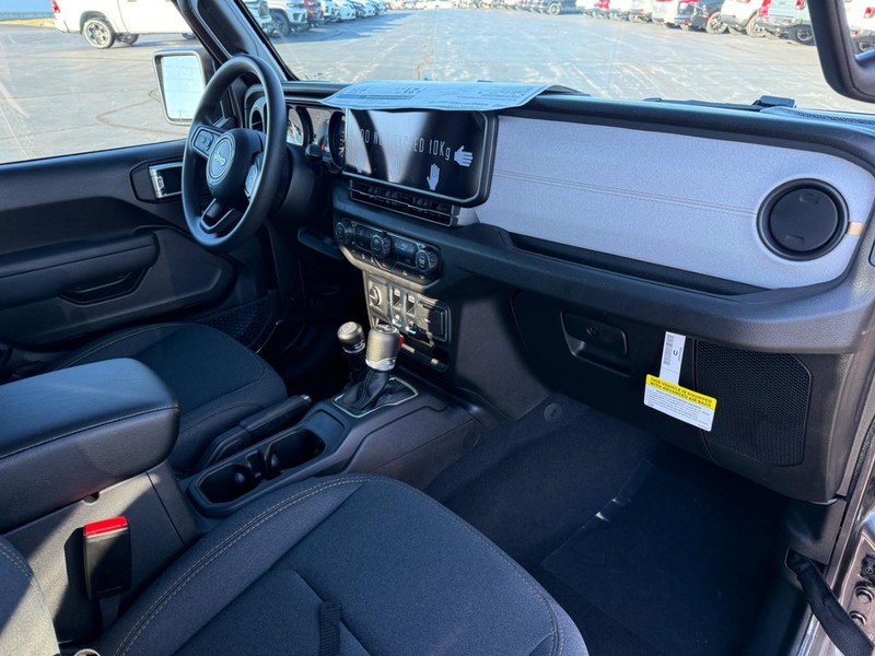 Jeep Wrangler Vehicle Full-screen Gallery Image 5