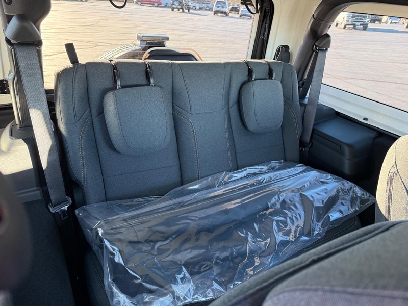 Jeep Wrangler Vehicle Full-screen Gallery Image 6