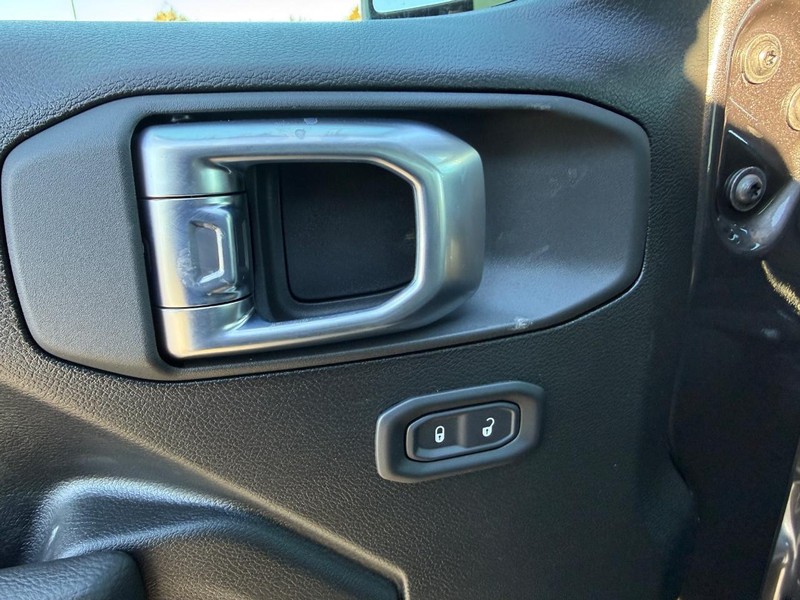 Jeep Wrangler Vehicle Full-screen Gallery Image 8