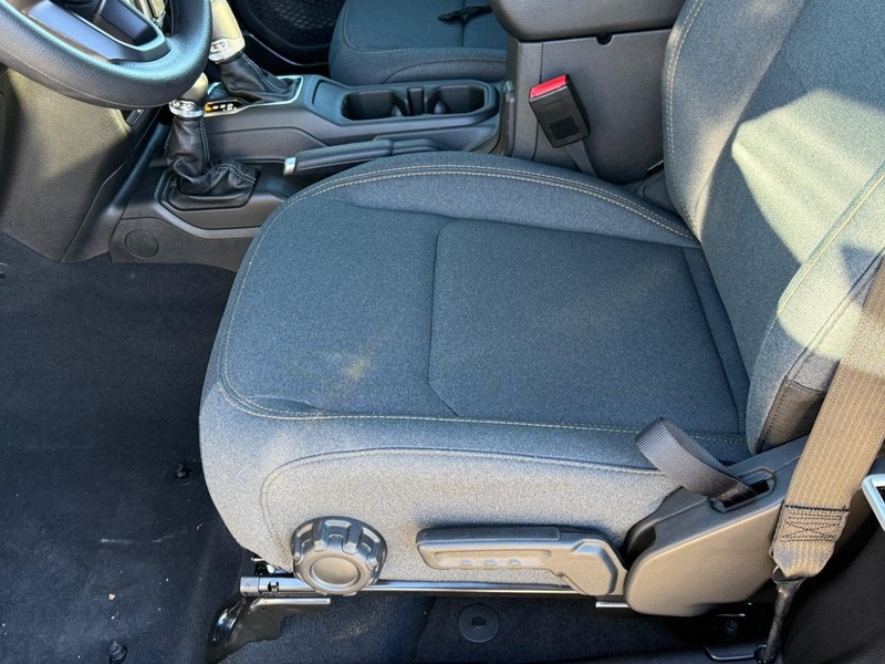 Jeep Wrangler Vehicle Full-screen Gallery Image 9