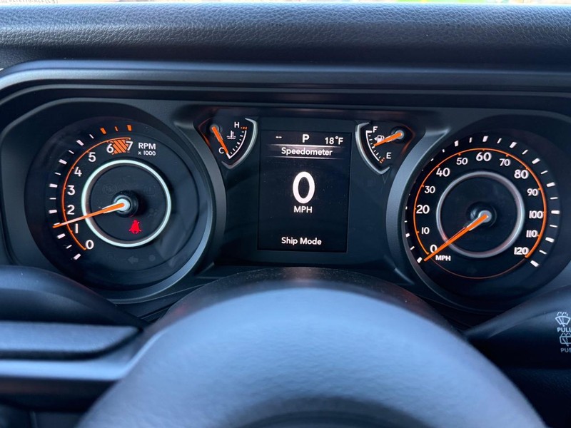 Jeep Wrangler Vehicle Full-screen Gallery Image 12