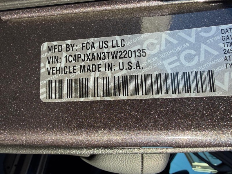 Jeep Wrangler Vehicle Full-screen Gallery Image 13