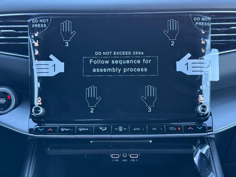 Jeep Grand Wagoneer Vehicle Full-screen Gallery Image 9