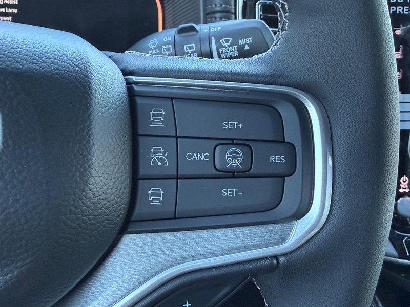 Jeep Grand Wagoneer Vehicle Full-screen Gallery Image 14