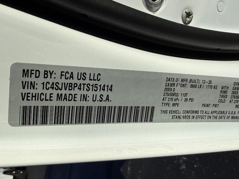 Jeep Grand Wagoneer Vehicle Full-screen Gallery Image 16