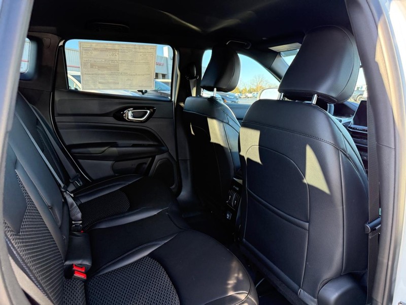 Jeep Compass Vehicle Full-screen Gallery Image 5