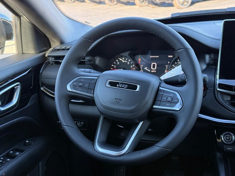 Jeep Compass Vehicle Full-screen Gallery Image 7