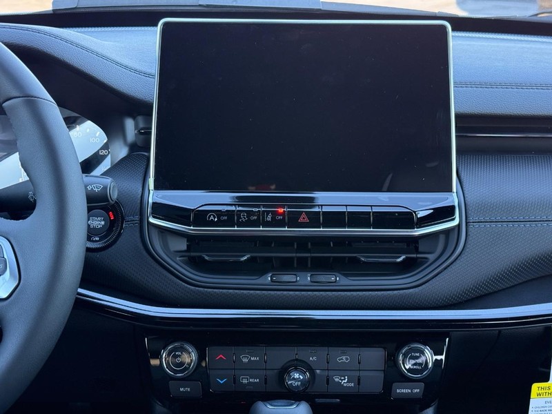 Jeep Compass Vehicle Full-screen Gallery Image 8