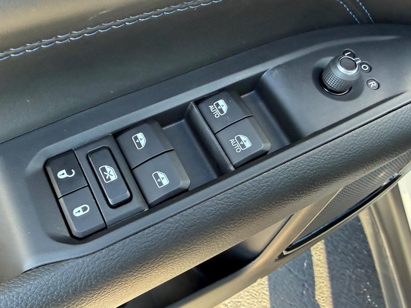 Jeep Compass Vehicle Full-screen Gallery Image 9