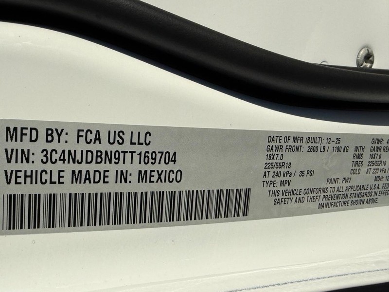 Jeep Compass Vehicle Full-screen Gallery Image 14