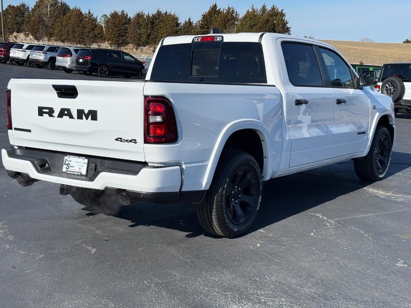 Ram 1500 Vehicle Full-screen Gallery Image 3