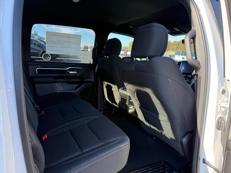 Ram 1500 Vehicle Full-screen Gallery Image 7