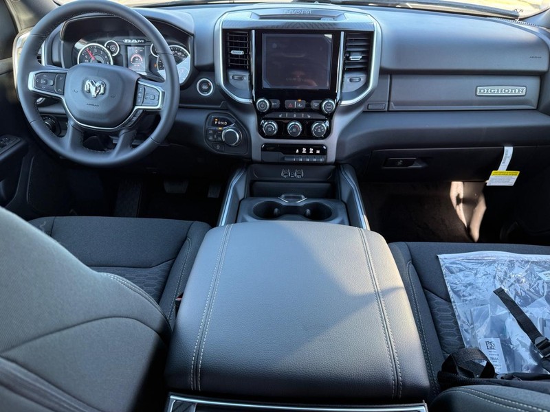 Ram 1500 Vehicle Full-screen Gallery Image 8