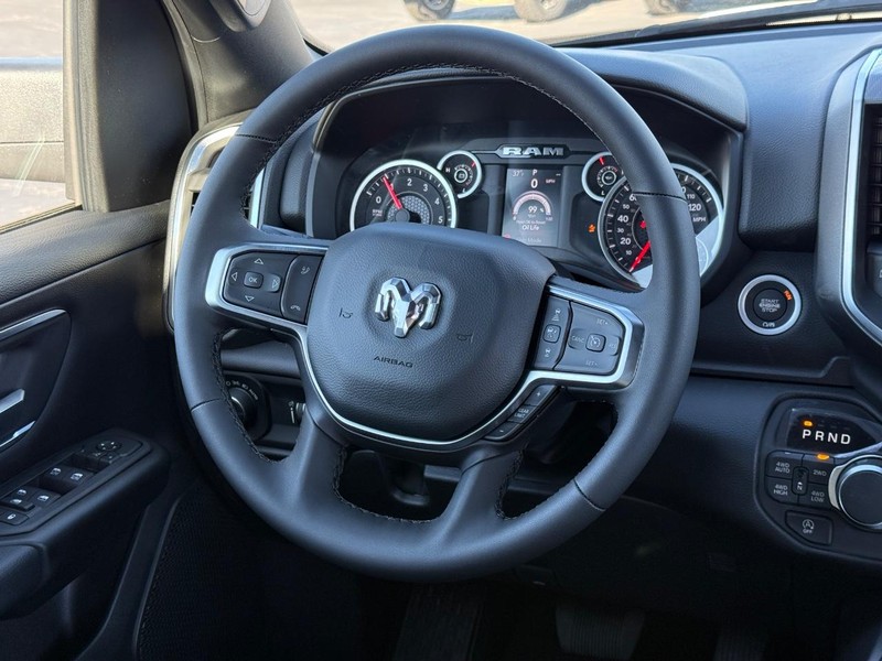 Ram 1500 Vehicle Full-screen Gallery Image 9