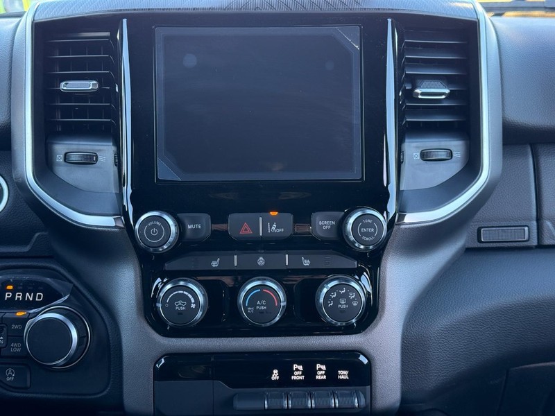 Ram 1500 Vehicle Full-screen Gallery Image 10