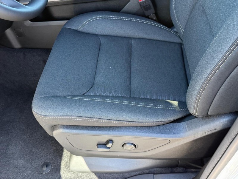 Ram 1500 Vehicle Full-screen Gallery Image 12