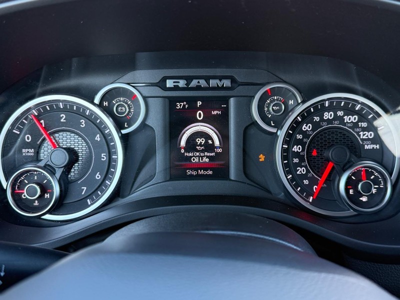 Ram 1500 Vehicle Full-screen Gallery Image 16