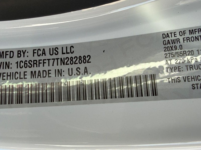 Ram 1500 Vehicle Full-screen Gallery Image 18