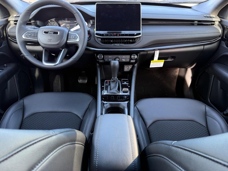 Jeep Compass Vehicle Full-screen Gallery Image 6