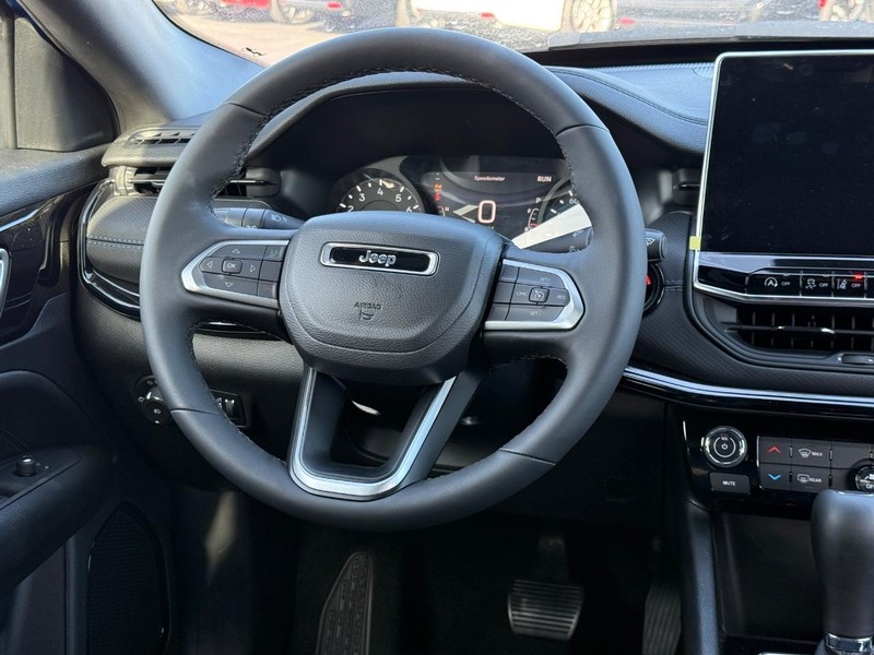 Jeep Compass Vehicle Full-screen Gallery Image 7