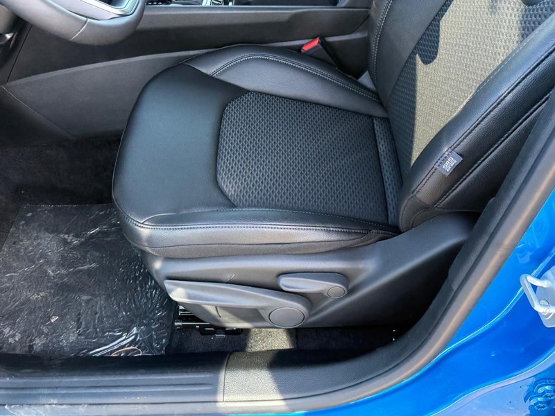 Jeep Compass Vehicle Full-screen Gallery Image 10