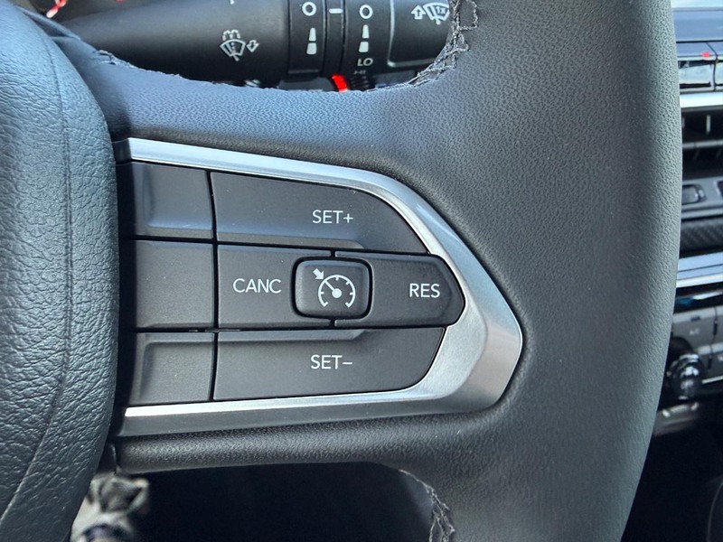 Jeep Compass Vehicle Full-screen Gallery Image 12