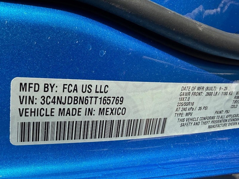 Jeep Compass Vehicle Full-screen Gallery Image 14