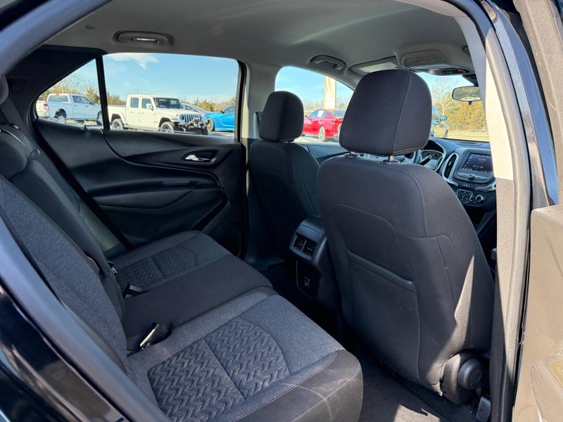 Chevrolet Equinox Vehicle Full-screen Gallery Image 11