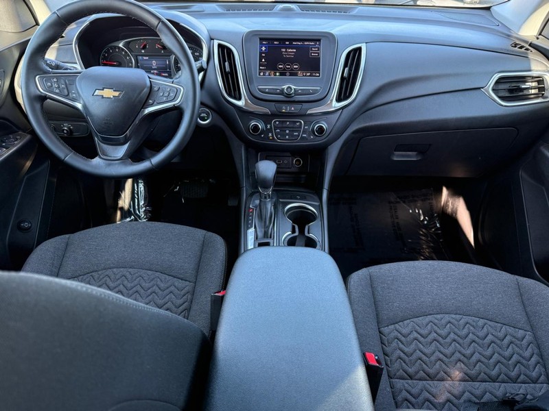 Chevrolet Equinox Vehicle Full-screen Gallery Image 12