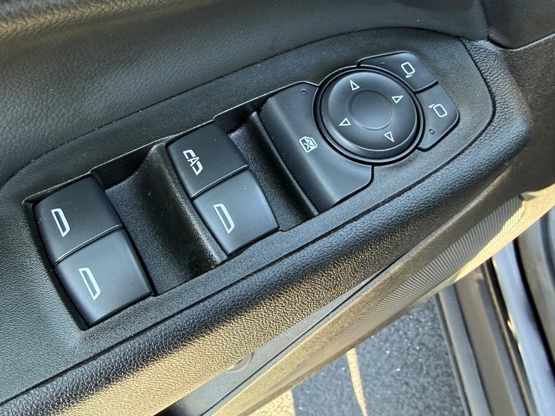 Chevrolet Equinox Vehicle Full-screen Gallery Image 15