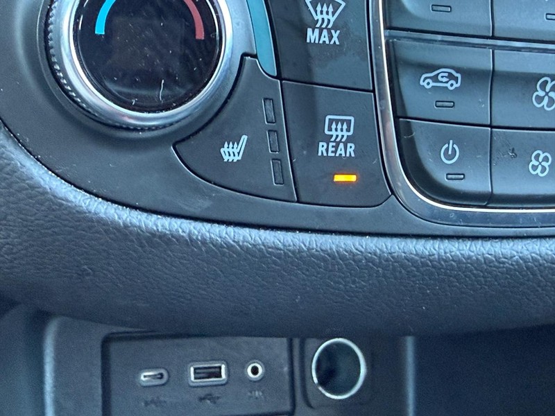 Chevrolet Equinox Vehicle Full-screen Gallery Image 22