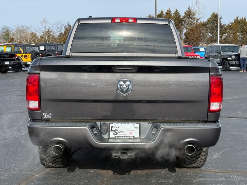 Ram 1500 Vehicle Full-screen Gallery Image 5