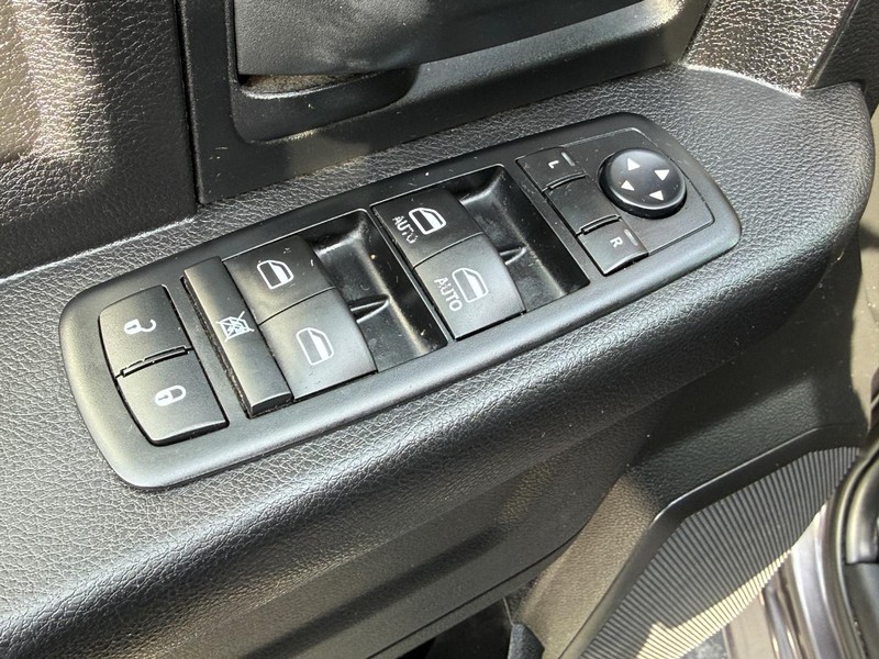 Ram 1500 Vehicle Full-screen Gallery Image 14