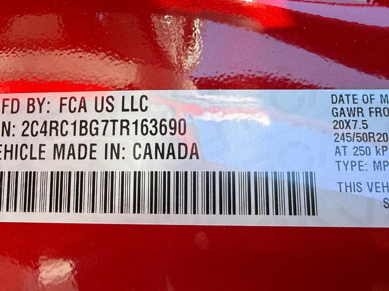 Chrysler Pacifica Vehicle Full-screen Gallery Image 18