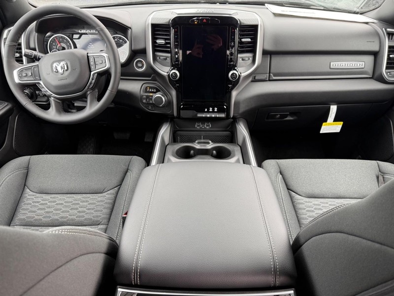 Ram 1500 Vehicle Full-screen Gallery Image 6