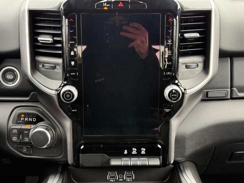 Ram 1500 Vehicle Full-screen Gallery Image 8