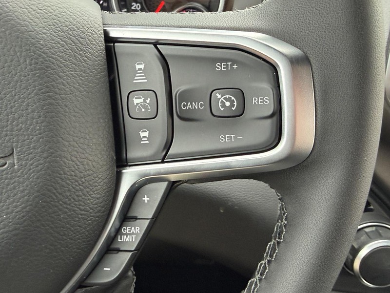 Ram 1500 Vehicle Full-screen Gallery Image 12