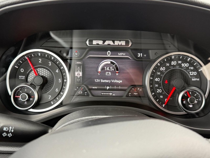 Ram 1500 Vehicle Full-screen Gallery Image 13