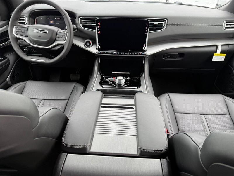 Jeep Grand Wagoneer Vehicle Full-screen Gallery Image 7