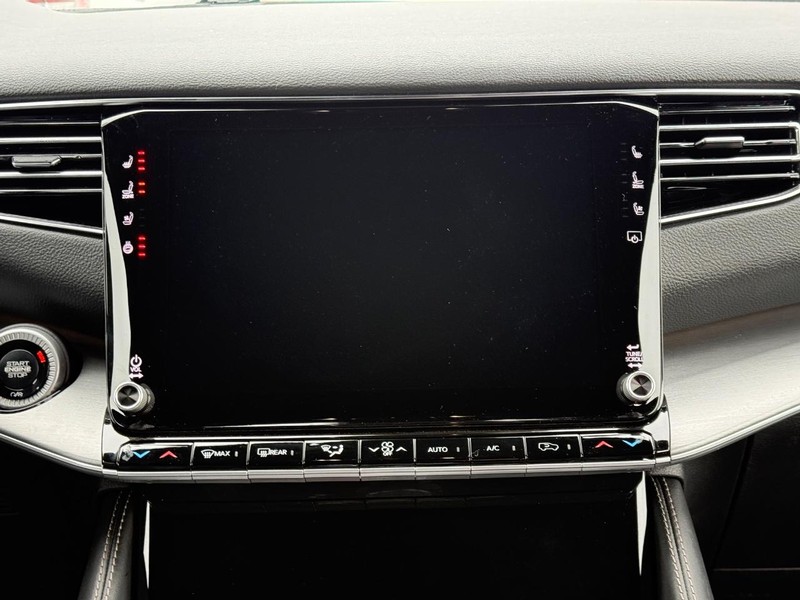 Jeep Grand Wagoneer Vehicle Full-screen Gallery Image 9