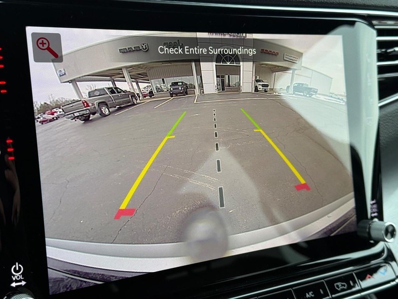 Jeep Grand Wagoneer Vehicle Full-screen Gallery Image 16