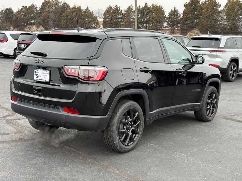 Jeep Compass Vehicle Full-screen Gallery Image 3