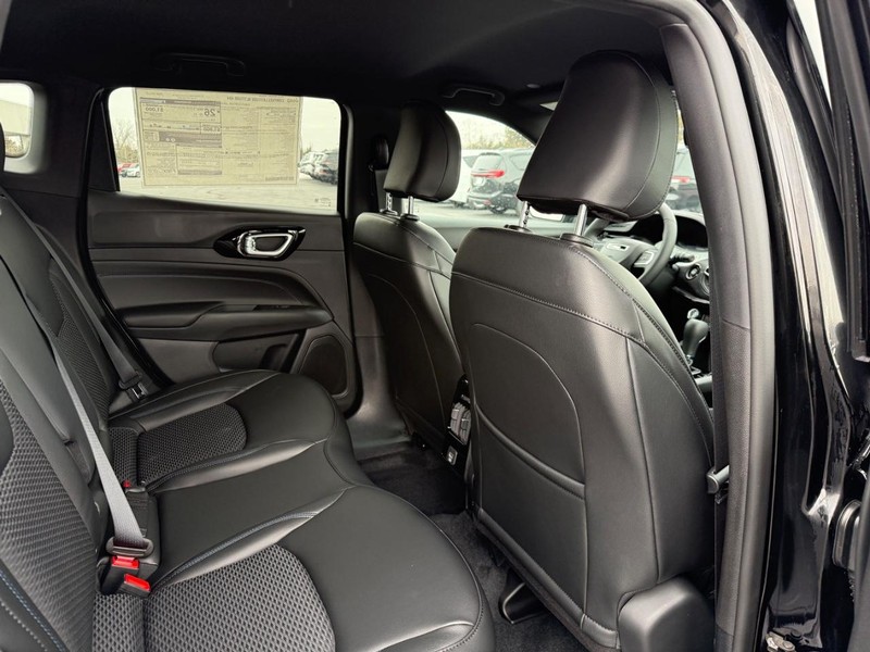 Jeep Compass Vehicle Full-screen Gallery Image 5