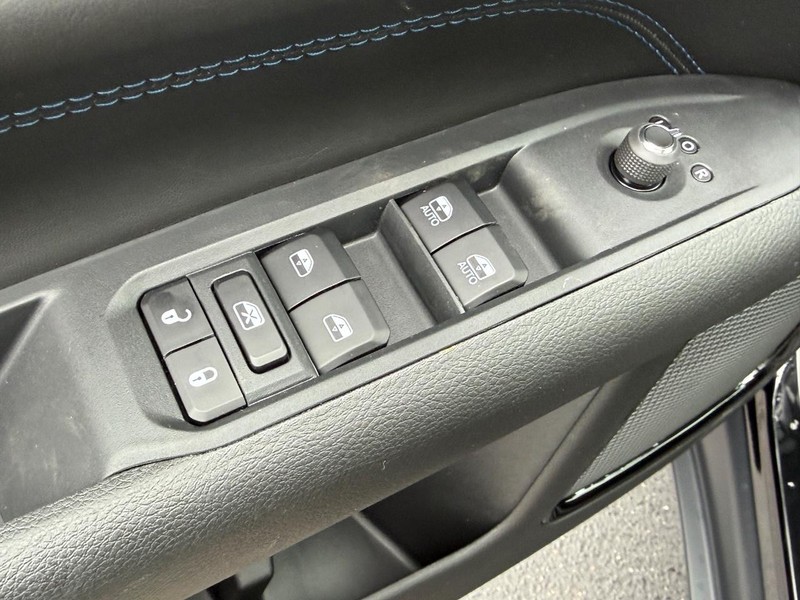 Jeep Compass Vehicle Full-screen Gallery Image 9