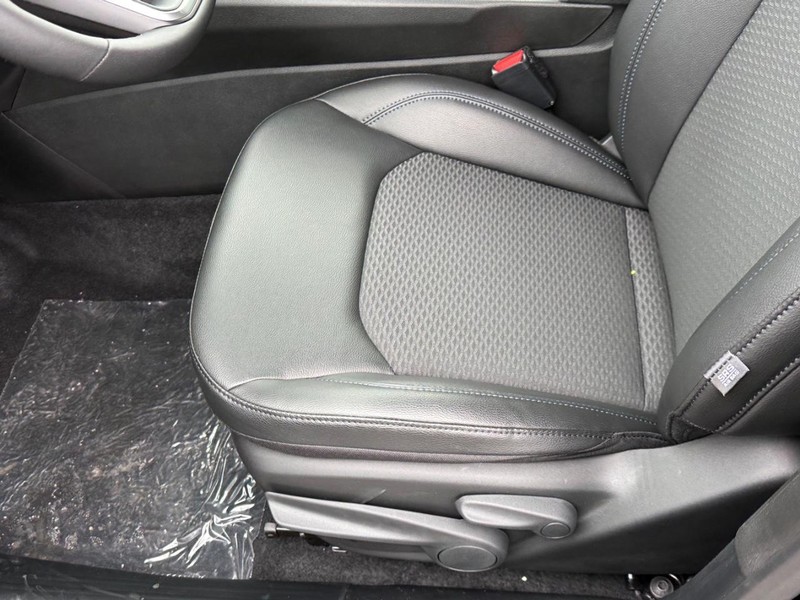 Jeep Compass Vehicle Full-screen Gallery Image 10