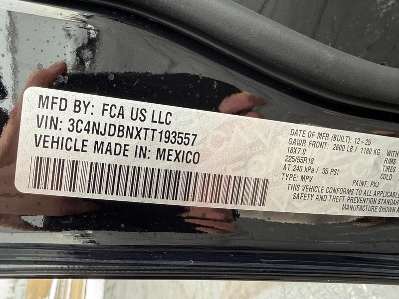 Jeep Compass Vehicle Full-screen Gallery Image 14