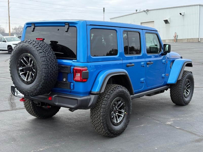 Jeep Wrangler Vehicle Full-screen Gallery Image 3