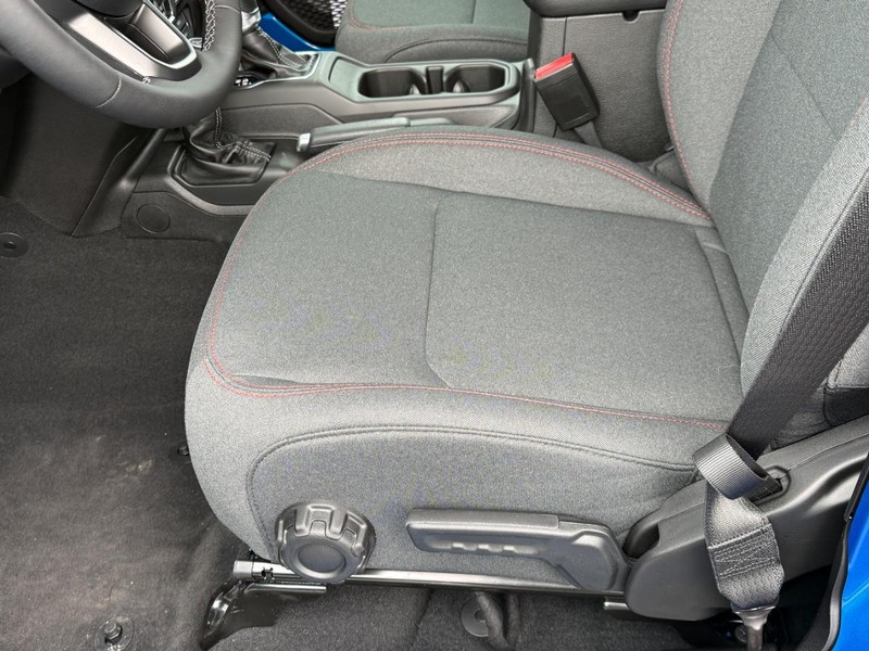 Jeep Wrangler Vehicle Full-screen Gallery Image 10